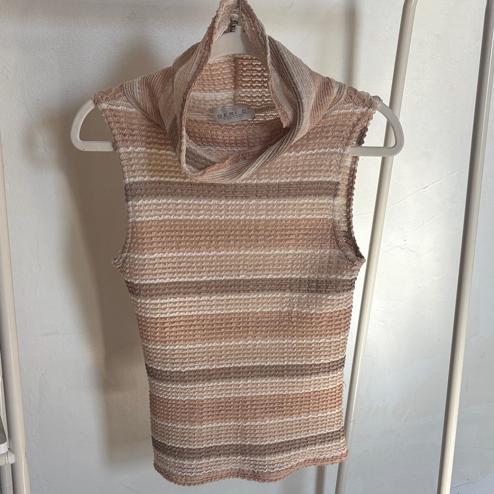 GERI C. Sleeveless Sweater in Cream